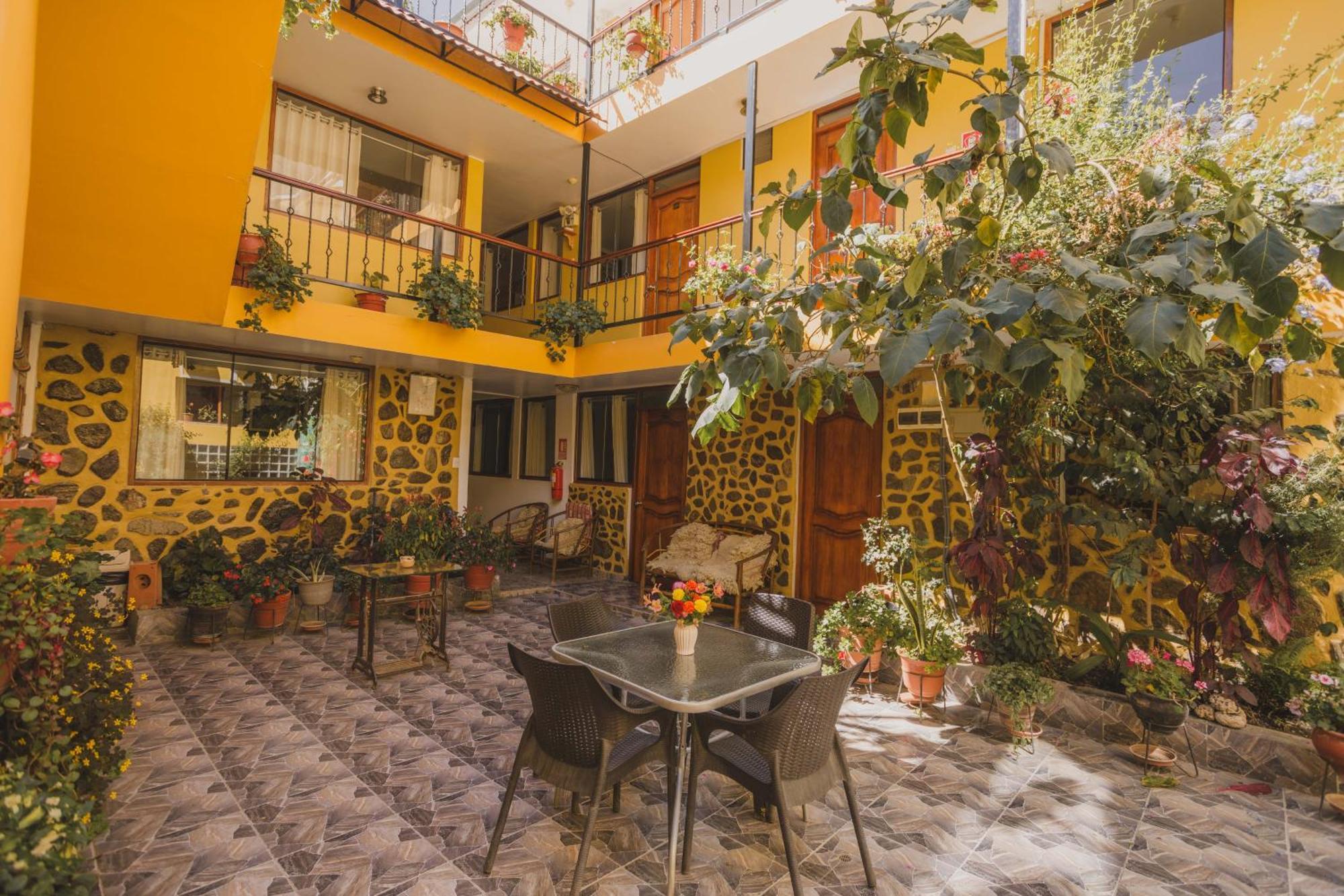 Intitambo Hotel أويانتيتامْبو المظهر الخارجي الصورة